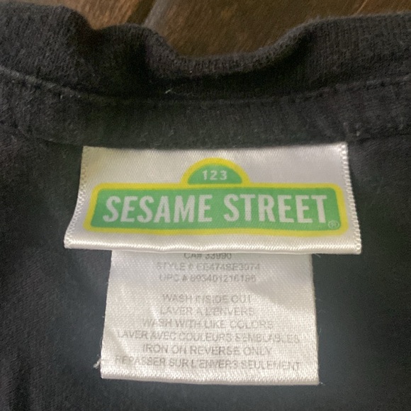 Sesame Street Oscar tshirt ladies small - Picture 2 of 5